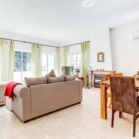 Carvoeiro Sleeps 6 With Pool Air Con And Wifi *