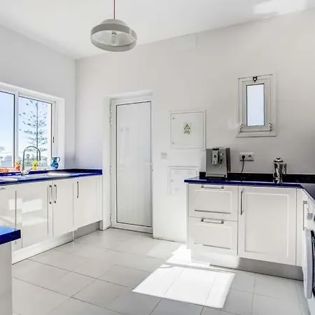 Villa Carvoeiro Sleeps 6 With Pool Air Con And Wifi