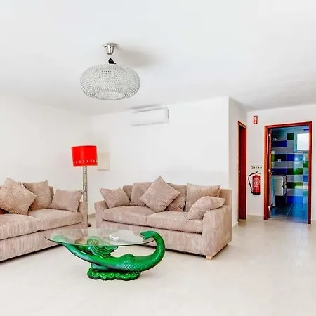 Carvoeiro Sleeps 6 With Pool Air Con And Wifi