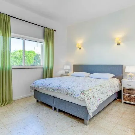 Villa Carvoeiro Sleeps 6 With Pool Air Con And Wifi